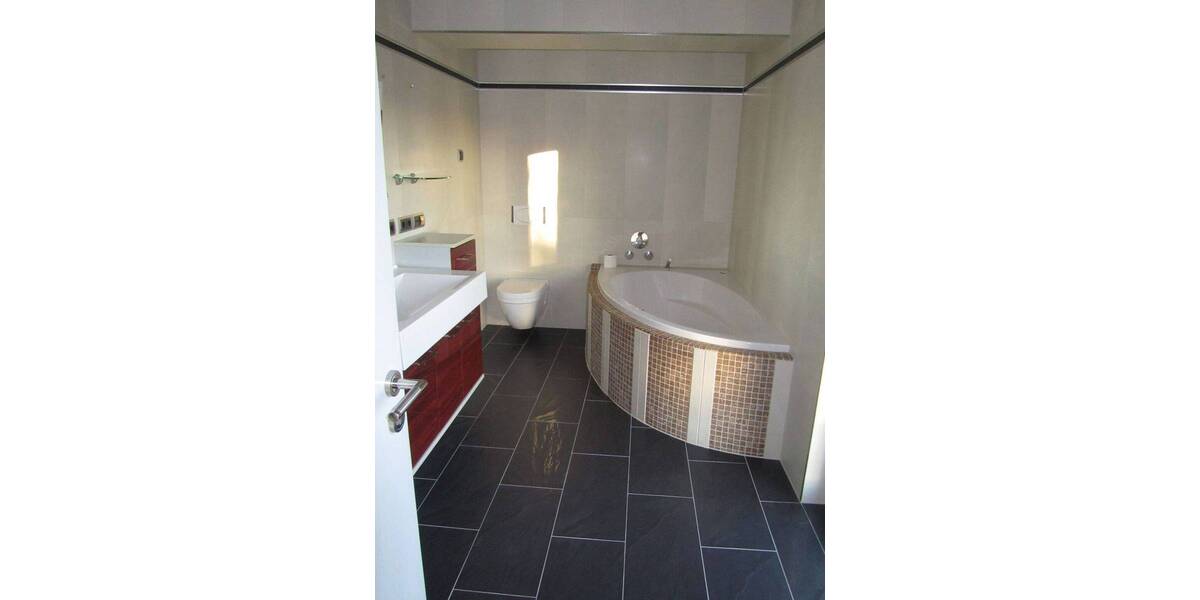Etagenwohnung Gera Bieblach-Ost - 4 Zimmer, 198 m&sup2;, 1.500&euro; | Angebot:26891815