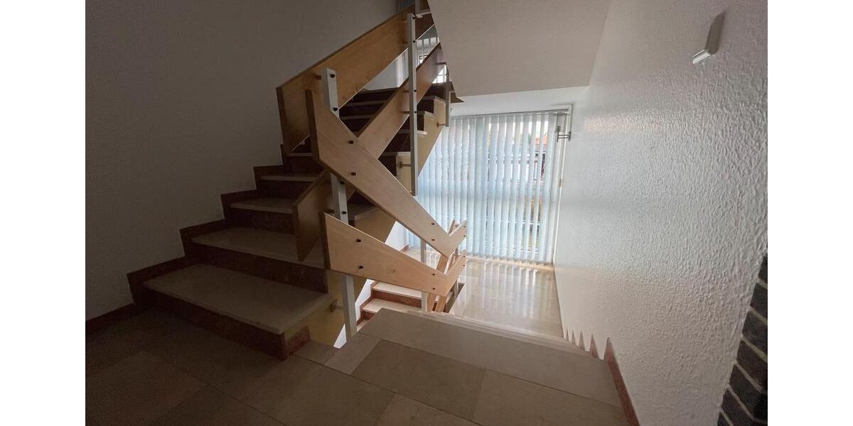 Etagenwohnung Salzkotten - 2 Zimmer, 90 m&sup2;, 650&euro; | Angebot:25403020