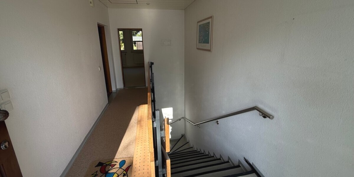 Schwalbach: Ruhig wohnen am Grüngürtel – Bungalow mit großem Garten und vielseitigem Raumangebot - Einfamilienhaus Schwalbach | Angebot:26534677
