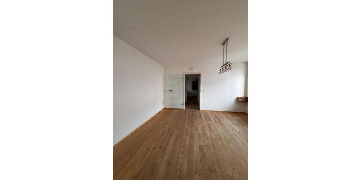 Etagenwohnung Bad Hersfeld - 7 Zimmer, 140 m&sup2;, 850&euro; | Angebot:25025005