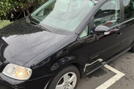 VW Touran 1.6 FSI Highline 7 Sitze SR+WR eGSD DSG ? 213.000 km 1.300 € Erftstadt 50374