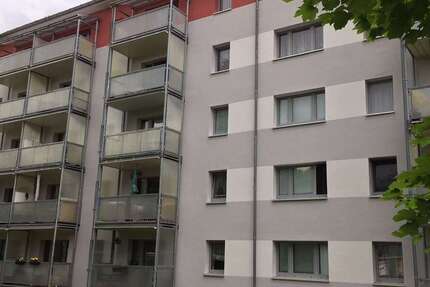 Wohnung zum Kaufen in Brand-Erbisdorf 89.000 € 156.14 m² 6 zimmer