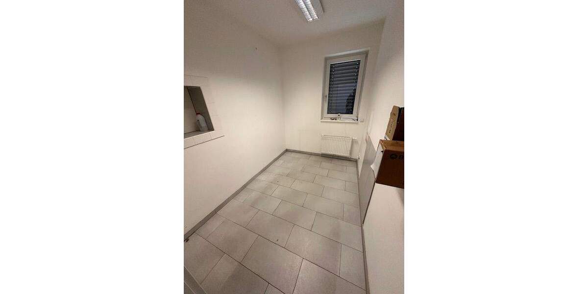 Gewerbeobjekt Buxtehude - 8 Zimmer, 187 m&sup2;, 2.400&euro; | Angebot:25745124