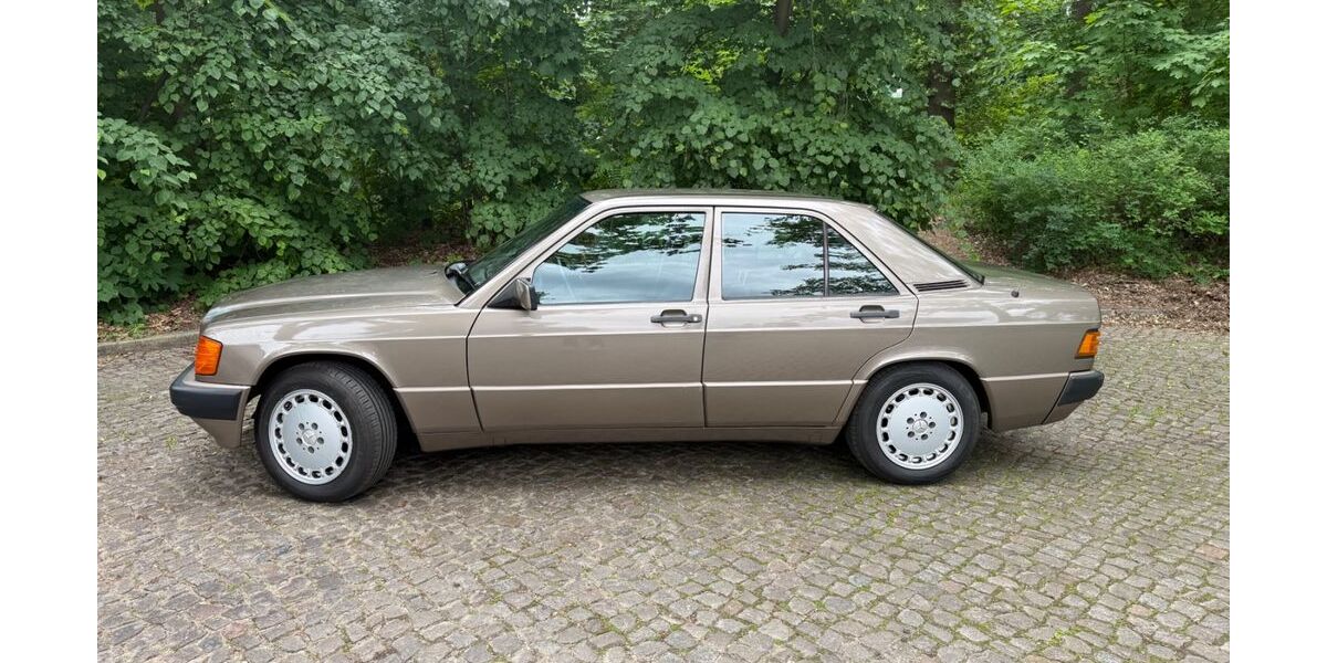 Mercedes-Benz 190 119.000 km 8.800 &euro; Berlin 14195