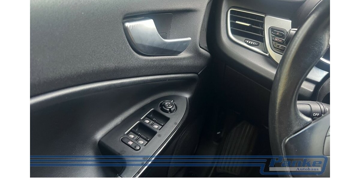 Alfa Romeo Giulietta 1.4 TB Turismo Aut.*BT*SHZ*Leder*Xenon 200.000 km 5.990 &euro; Berlin 13187