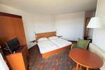Voll möblierte 1-Zimmer-Wohnung mit Balkon zwischen See und Golfplatz