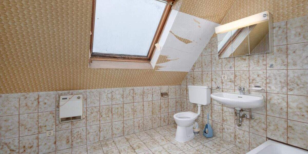 Einfamilienhaus Königsbach-Stein Königsbach - 7 Zimmer, 193 m&sup2;, 298.000&euro; | Angebot:24860353