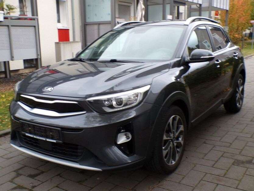 Kia Stonic 95.000 km 9.840 € Düsseldorf 40468