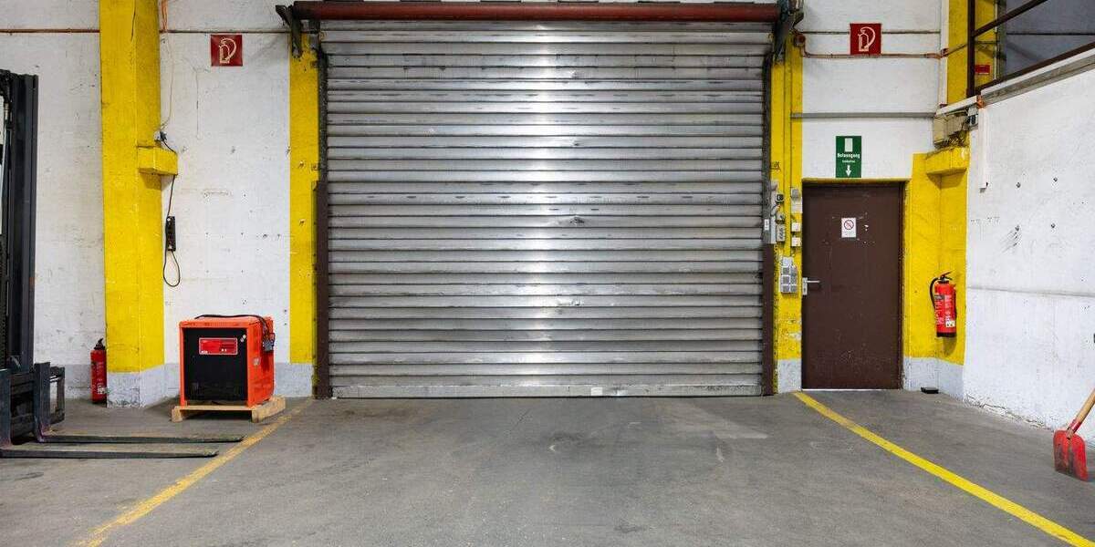 Lagerhalle mit LKW-Werkstatt und Bürogebäude zimmer