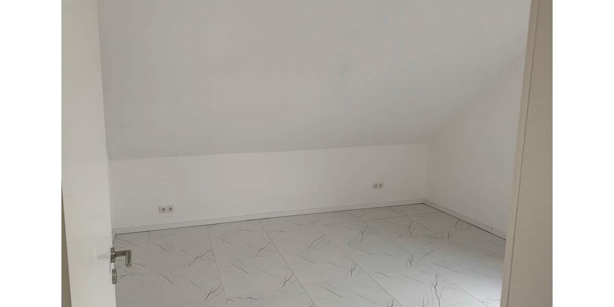 Dachgeschoßwohnung Mülheim an der Ruhr Rechtsruhr-Nord - 4 Zimmer, 85 m&sup2;, 600&euro; | Angebot:26657634