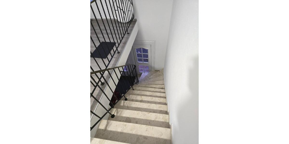 2-Familienhaus in ruhiger Sackgassenlage mit separaten Eingängen 6 zimmer