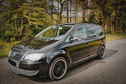 VW Touran 229.000 km 2.599 &euro; Herborn 35745