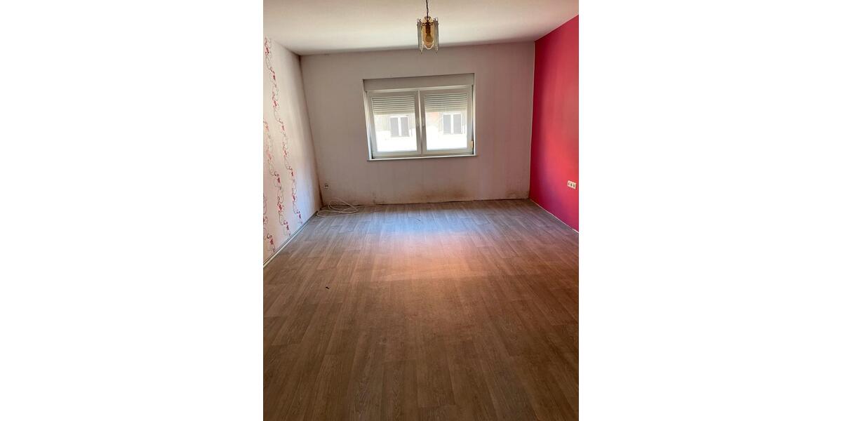 Reihenhaus Bernstadt auf dem Eigen - 7 Zimmer, 154 m&sup2;, 60.000&euro; | Angebot:26548768