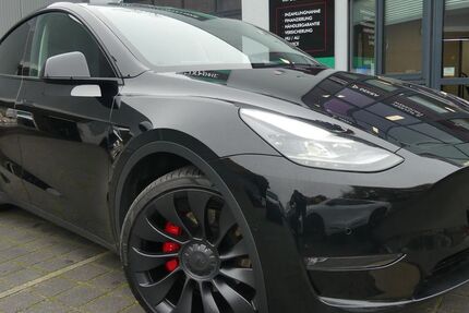 Tesla Model Y 41.153 km 36.800 &euro; Berlin 13156