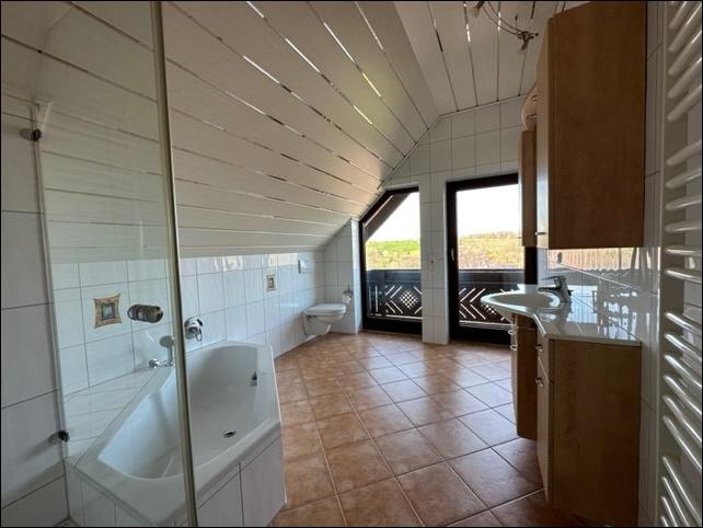 Einfamilienhaus Mömbris - 8 Zimmer, 350 m&sup2;, 2.900&euro; | Angebot:26367496