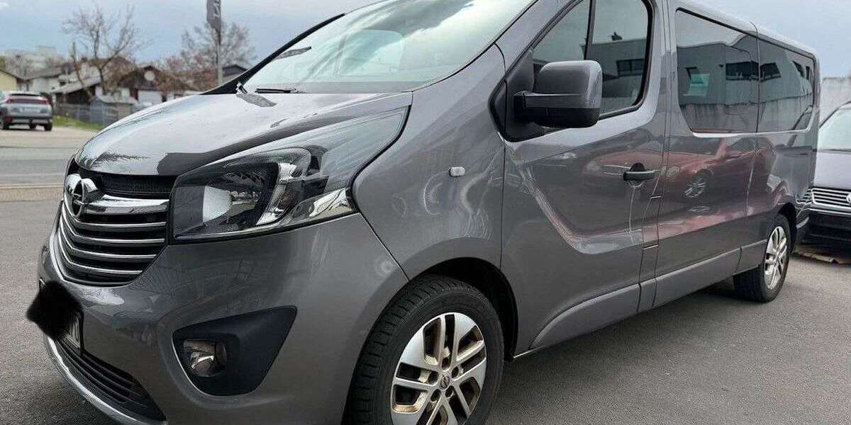 Opel Vivaro 260.207 km 9.999 &euro; Frankfurt am Main 60386
