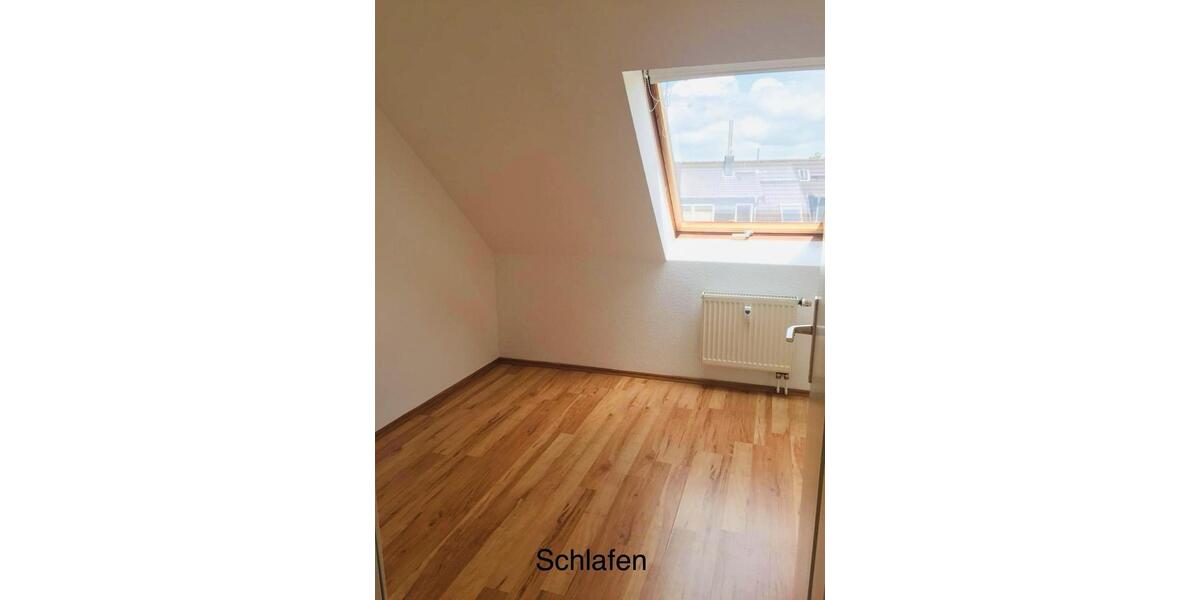 Moderne Dachgeschosswohnung mit Balkon und Küche 2 zimmer