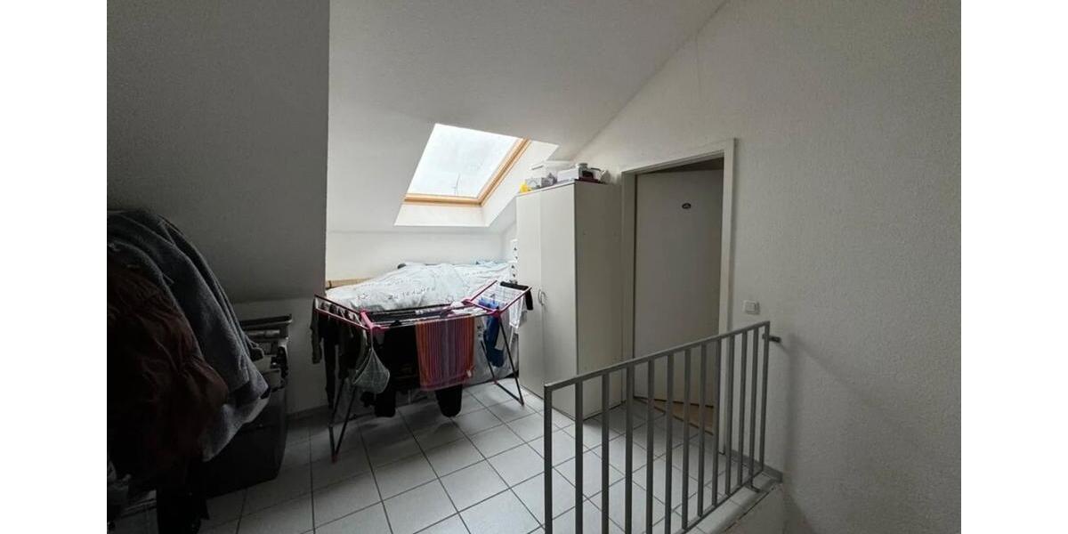 Dachgeschoßwohnung Gau-Bickelheim Bickelheim - 5 Zimmer, 125 m&sup2;, 250.000&euro; | Angebot:25989661