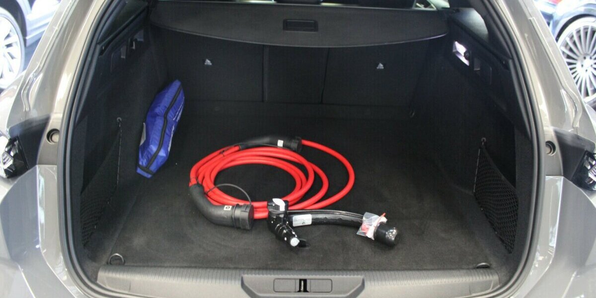 Peugeot e-308 SW Elektro 156 GT 4.919 km 28.980 &euro; Euskirchen 53881