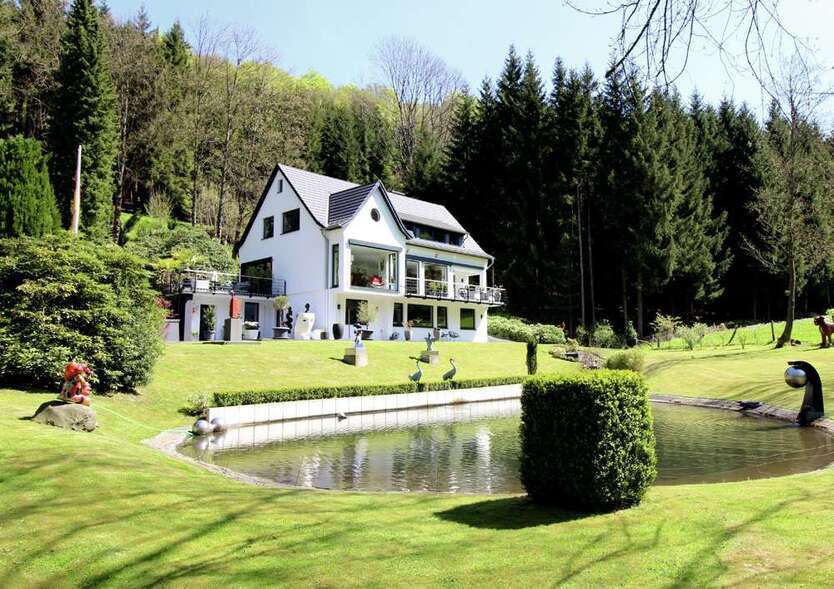 Haus zum Kaufen in Schmallenberg 690.000 € 333 m²