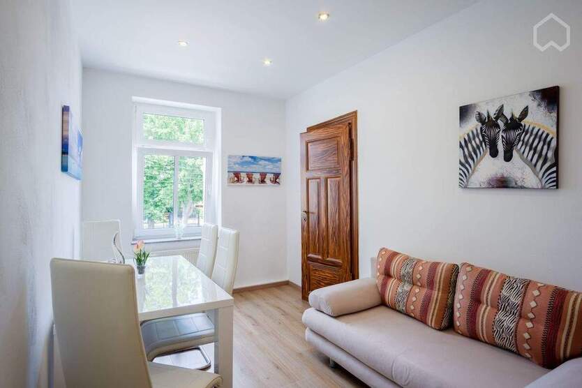 Helle 4-RW mit Kamin und Einbauküche 4 zimmer