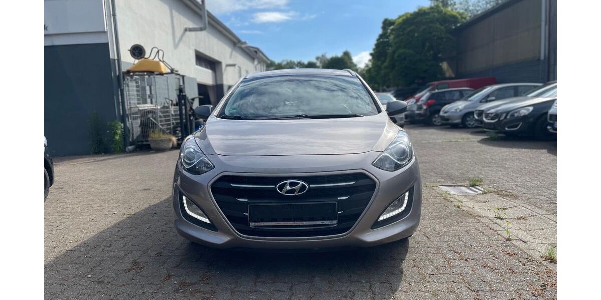 Hyundai i30 204.000 km 6.499 &euro; Trappenkamp 24610