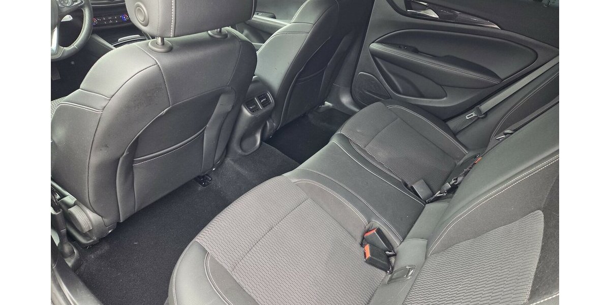 Opel Insignia Sports Tourer Elegance 47.149 km 15.250 &euro; Wilsdruff 01723