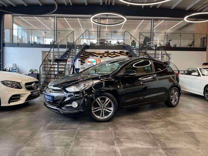 i30