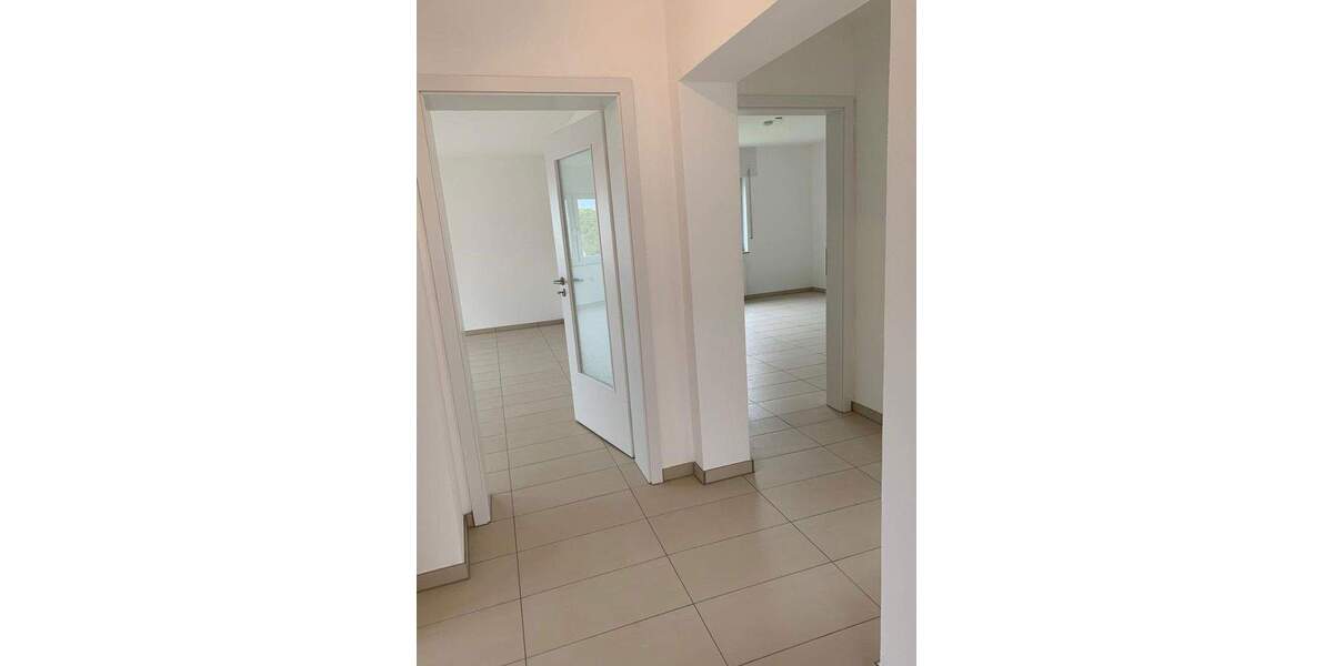 Renovierte und helle 94m2 3ZKB in attraktiver Lage von Ettringen 3 zimmer