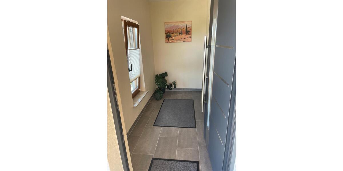 Etagenwohnung Schöfweg - 4 Zimmer, 130 m&sup2;, 900&euro; | Angebot:26063255