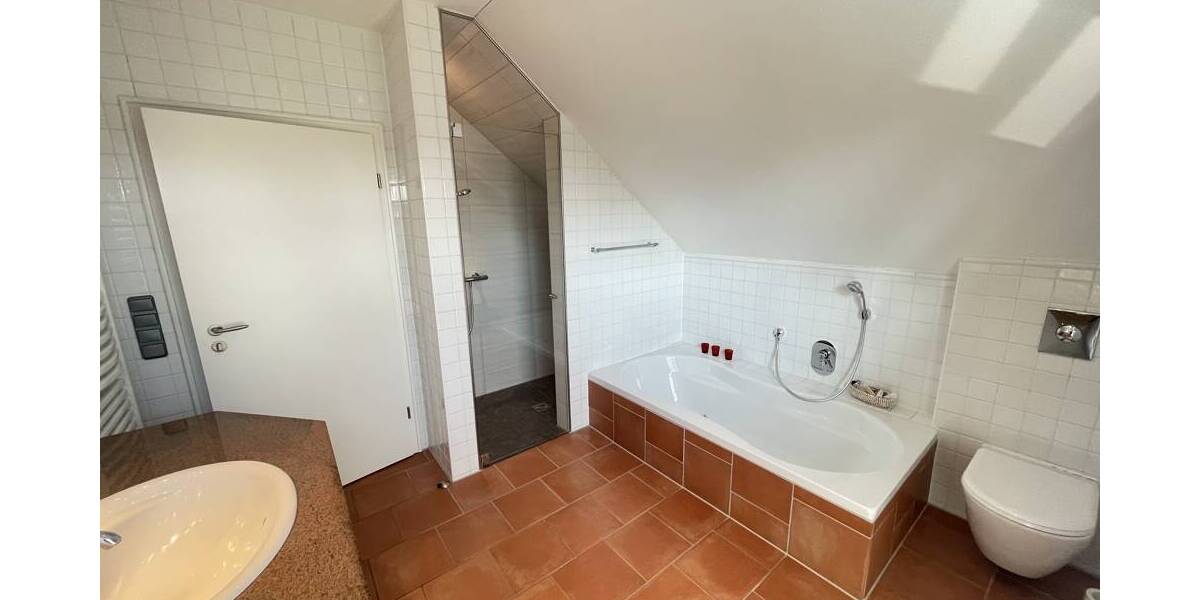 Doppelhaushälfte Friedeburg - 5 Zimmer, 164 m&sup2;, 350.000&euro; | Angebot:26203885