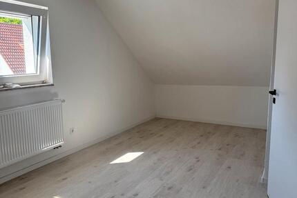 2 Zimmer DG Wohnung in Untereisesheim