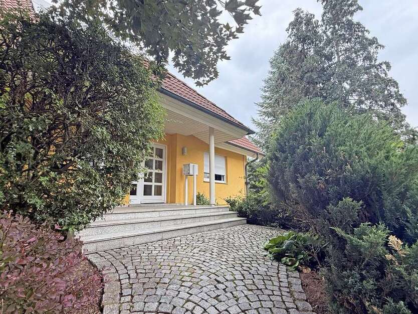 Haus zum Kaufen in Moritzburg 995.000 € 338.22 m² 12 zimmer