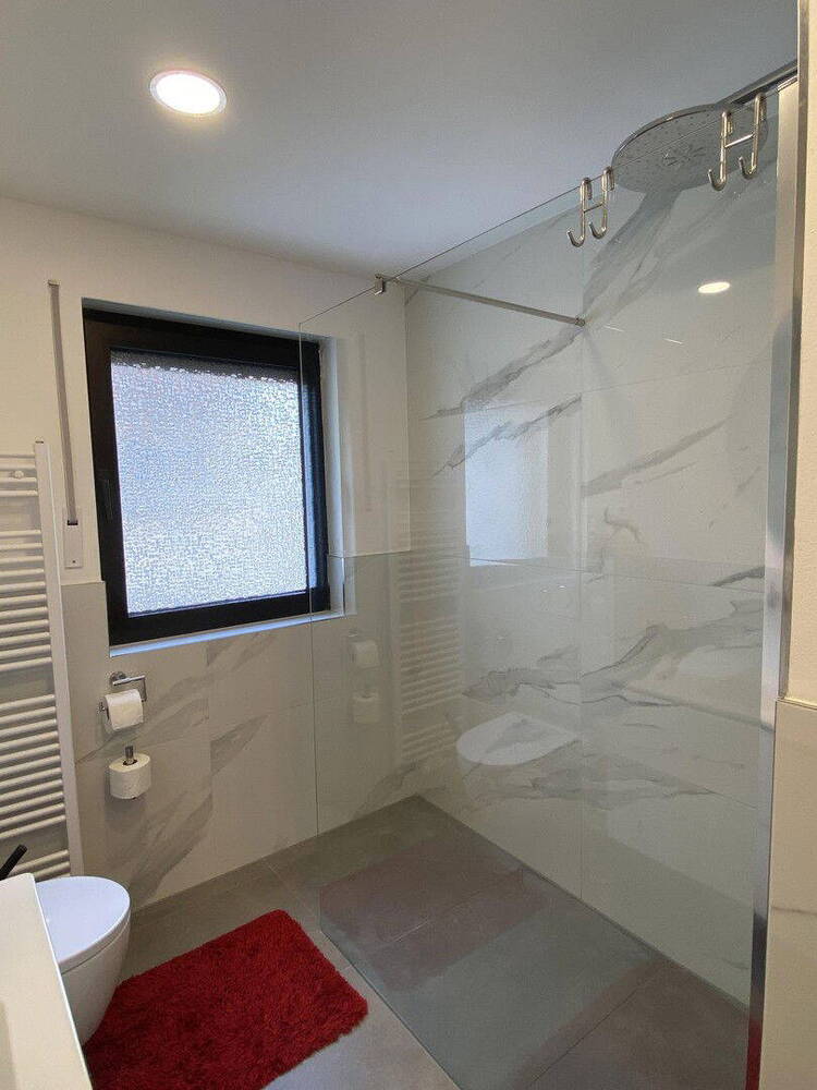 Attraktive, helle 3 ZKB-Wohnung mit neuw. EBK, Wintergarten und Garage in Süd-West-Lage