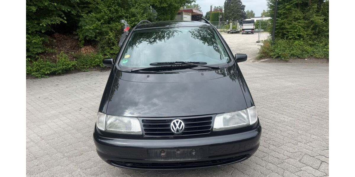 VW Sharan 181.000 km 1.999 &euro; München 81245
