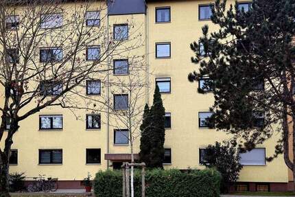 Gepflegte 4-Zimmer-Dachgeschosswohnung mit Loggia, Hobbyraum und zwei Stellplätzen in Leimen 4 zimmer