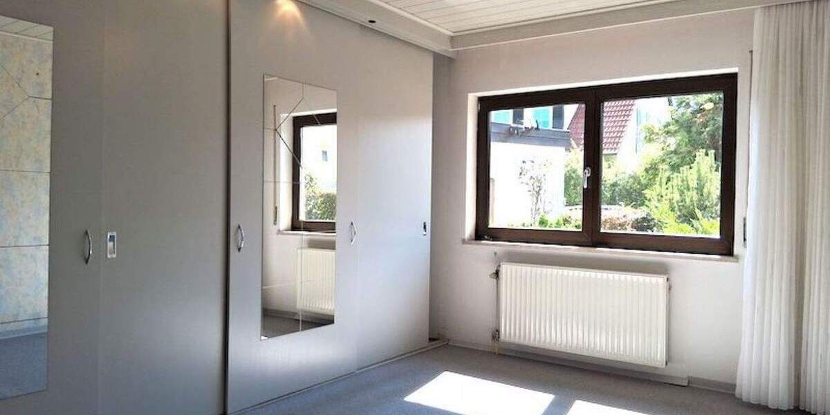 689.000,- für 200 qm Haus mit Potential für zwei Wohneinheiten oder für Selbständigkeit (z.B. Büro) 5 zimmer