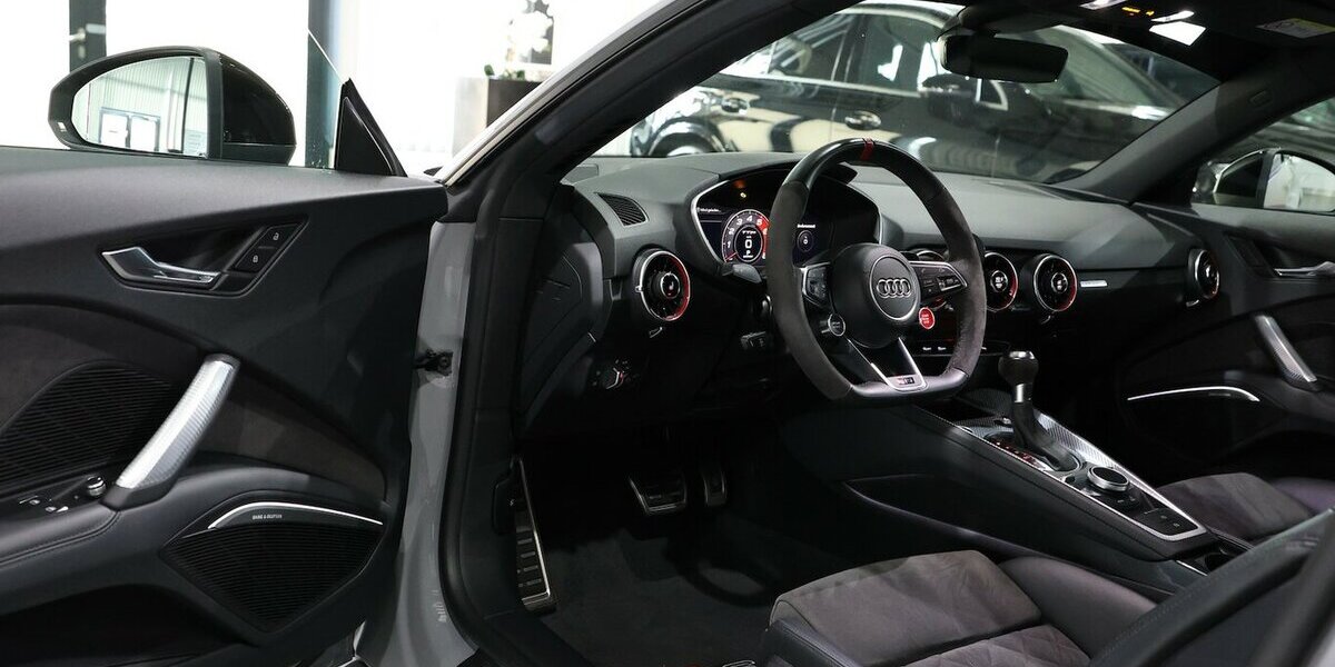 Audi TT RS COUPE 2.5 TFSI QUATTRO NARDO+BLACK+GOLD 40.000 km 55.555 &euro; Hamm 59077