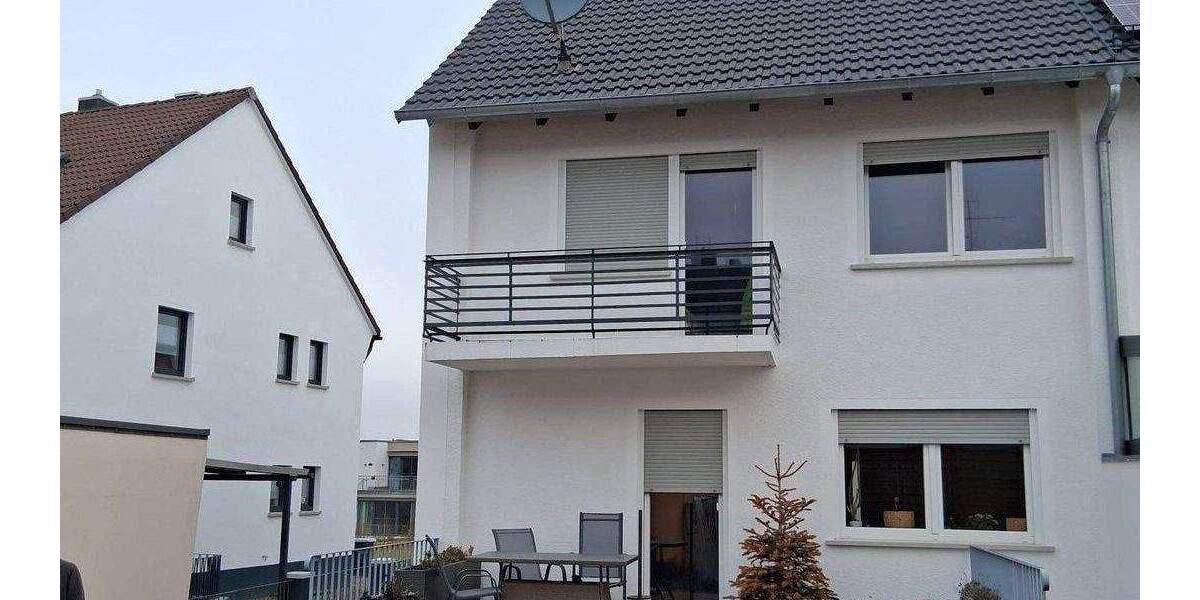 Doppelhaushälfte Gunzenhausen - 4 Zimmer, 104 m&sup2;, 1.120&euro; | Angebot:25319154