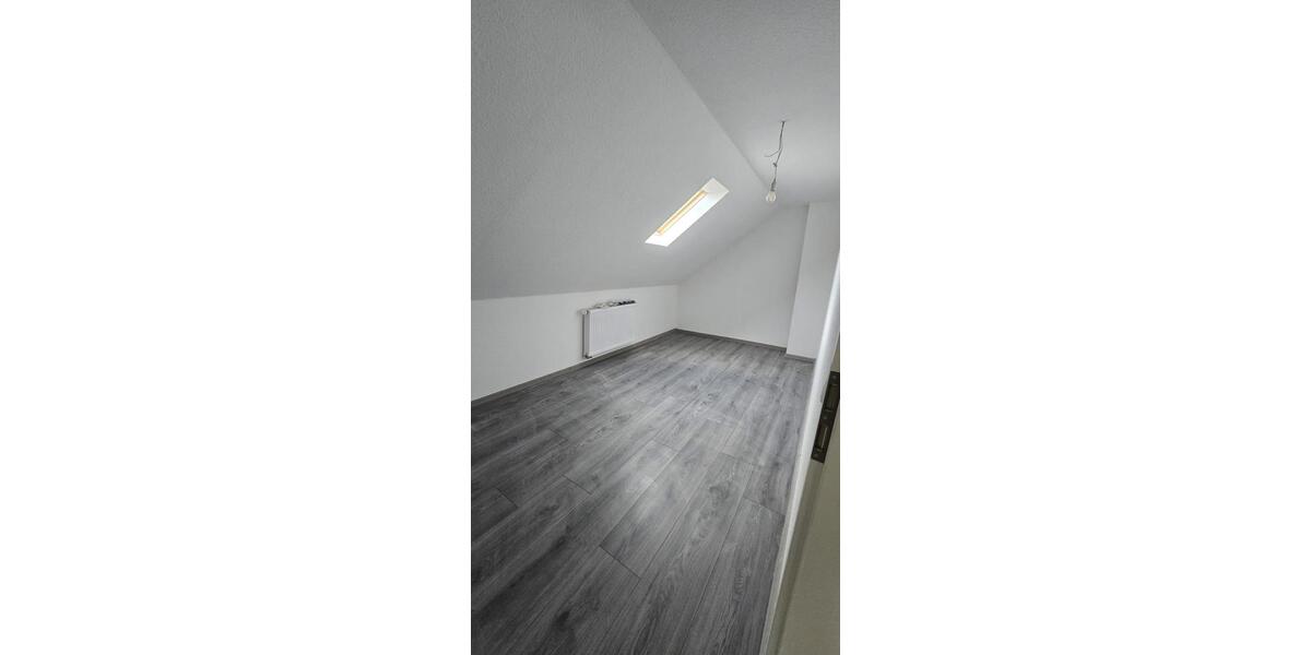 Dachgeschoßwohnung Wilhelmshaven Heppens - 5 Zimmer, 100 m&sup2;, 700&euro; | Angebot:25791708