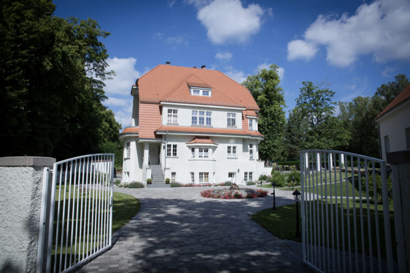 Haus zum Kaufen in FürstenbergHavel 2.000.000 € 670 m²