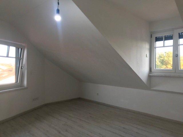 Dachgeschoßwohnung Pförring - 5 Zimmer, 117 m&sup2;, 1.160&euro; | Angebot:26408748