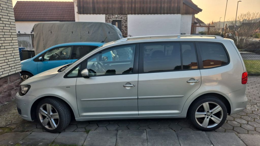 VW Touran 65.000 km 13.500 &euro; Höxter 37671