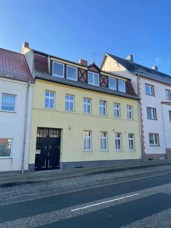 Mehrfamilienhaus, Mietshaus, Brüssow. 5 Wohnungen.