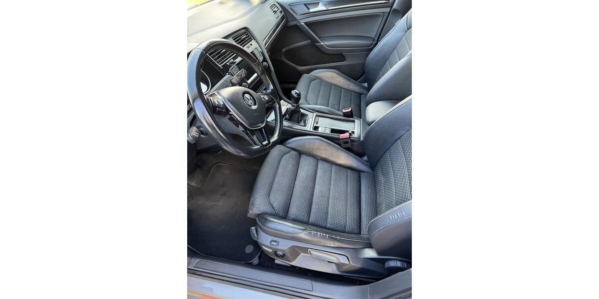 VW Golf VII Variant 232.327 km 7.699 &euro; Güstrow 18273