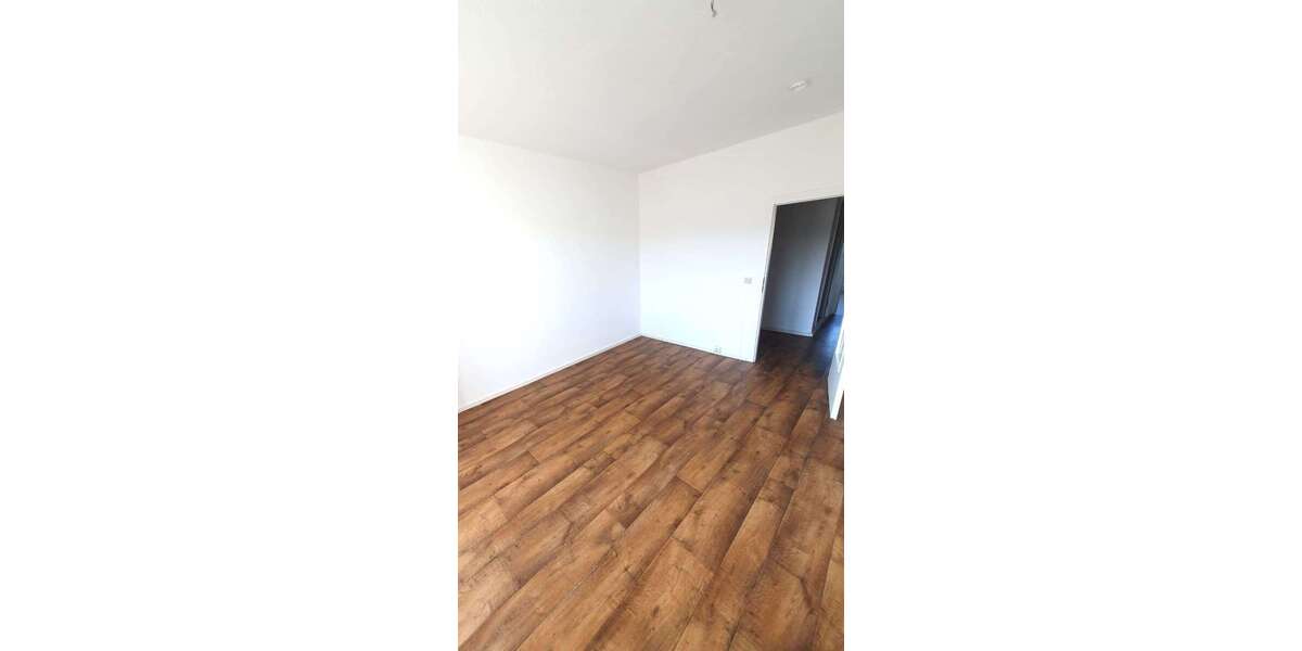 Gemütliche 2-Zimmer-Wohnung im 4. Obergeschoss mit Balkon und Badewanne - Appartement Schmölln | Angebot:25897911