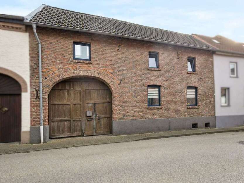 Haus zum Kaufen in Baesweiler 399.000 € 203.31 m²