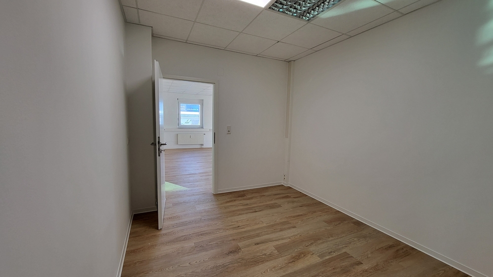 Nagelneu sanierte Bürofläche - ca. 65 m² im Gewerbergebiet Flörsheim-Weilbach - Gewerbeobjekt Flörsheim | Angebot:26003819