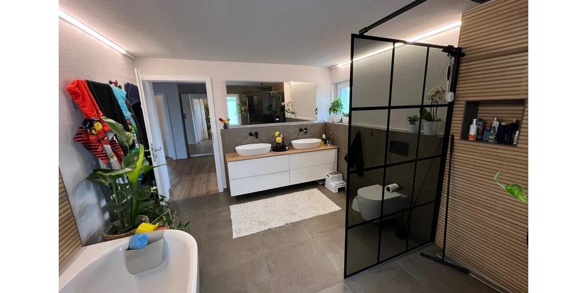 Freistehenden Haus zu vermieten 260m² +Keller geringe Nebenkosten 8 zimmer