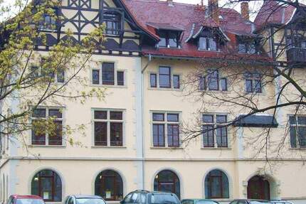 Praktische 2-Zimmer-Wohnung in schönem Altbau. 2 zimmer